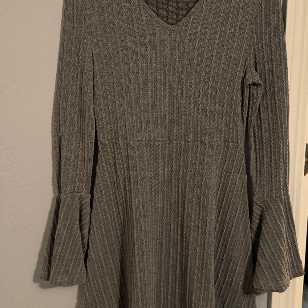 Elegant Gray Ribbed Dress